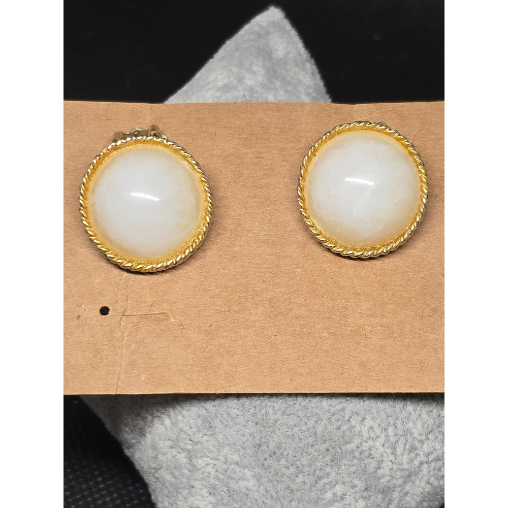 Vintage‎ Gold Tone White Cabochon Clip On Earrings Twisted Rope Border Studs